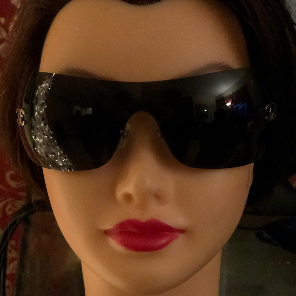 Woman Chanel sunglasses 4157-Q